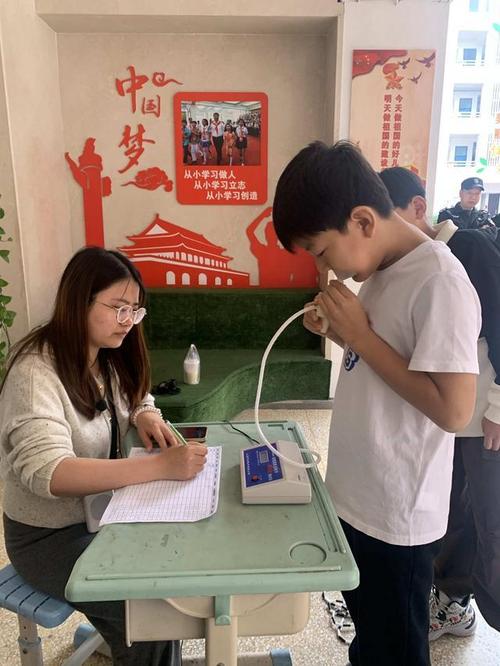 小学体质健康测试肺活量测量