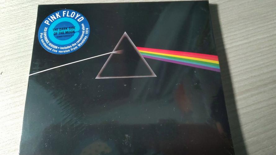 Pink Floyd 月之暗面专辑封面棱镜彩虹经典设计