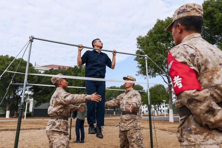 军校入学后体能筛选训练场景