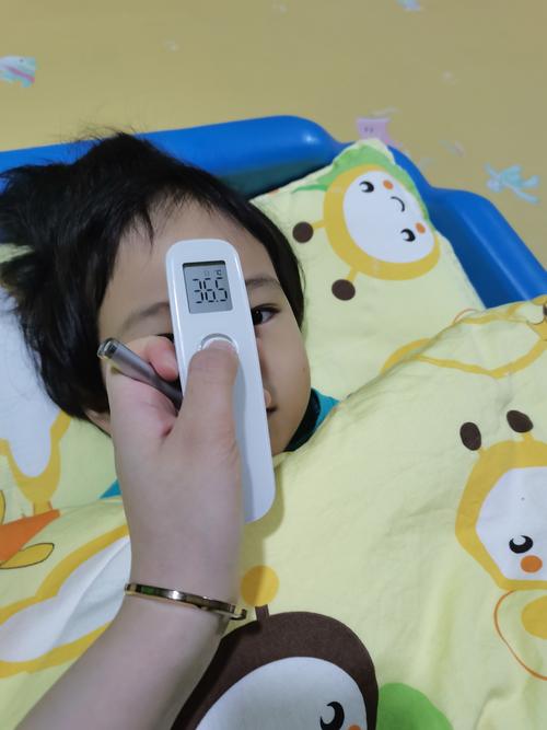 婴幼儿手腕试奶温与脸颊内侧温感差异示意图