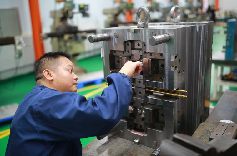 车间崩边橡胶模具实物图