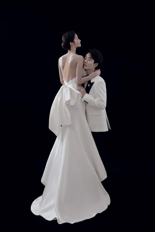 黑白婚纱照高质感明度精修前后对比