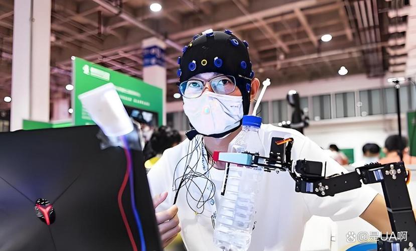 清华脑机接口NEO系统临床试验患者示范抓取物体