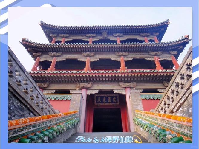 沈阳故宫凤凰楼古建檐角配蓝天