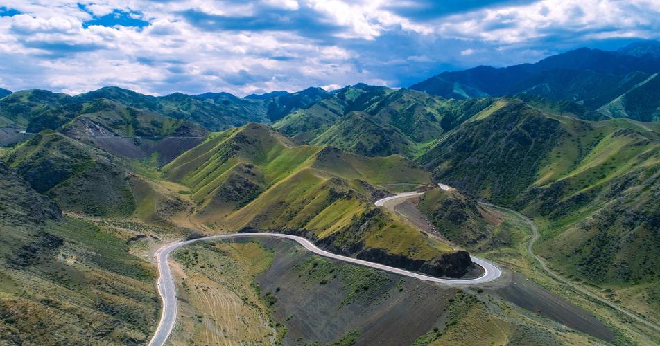 独库公路盘山公路无人机航拍