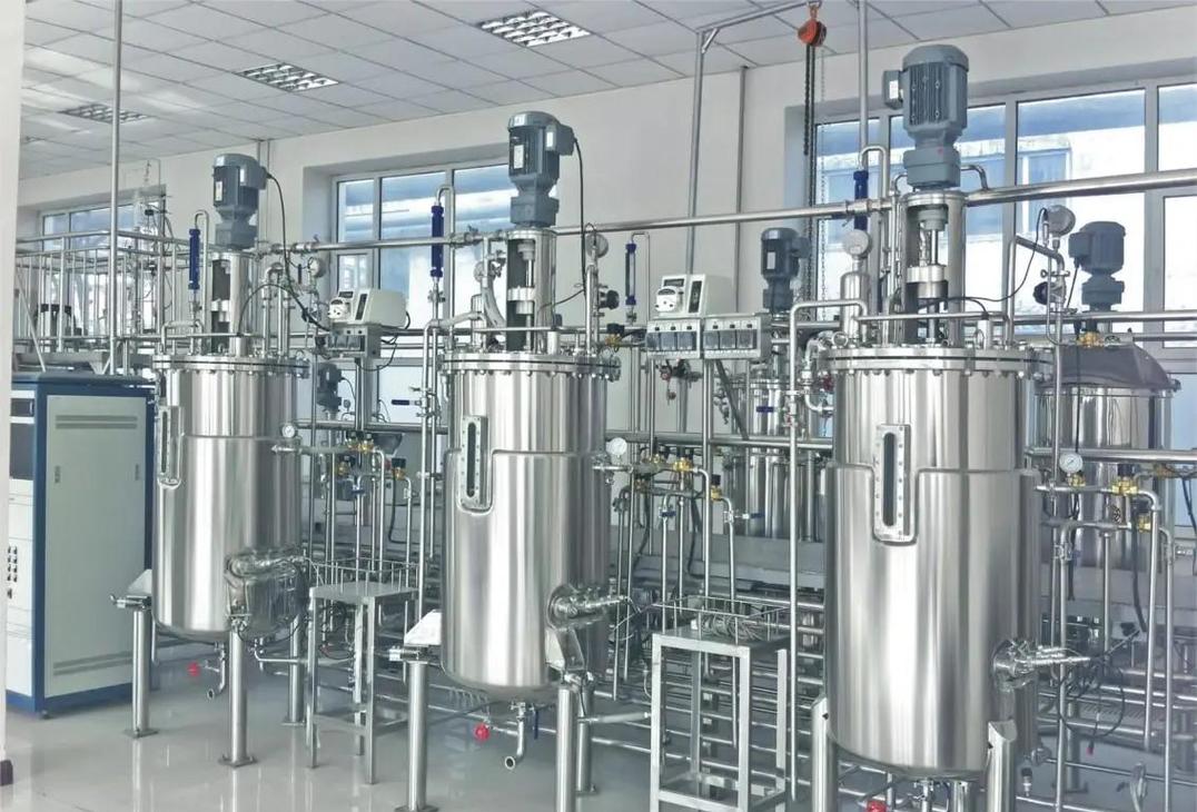 生物发酵生产食品用凝乳酶车间场景