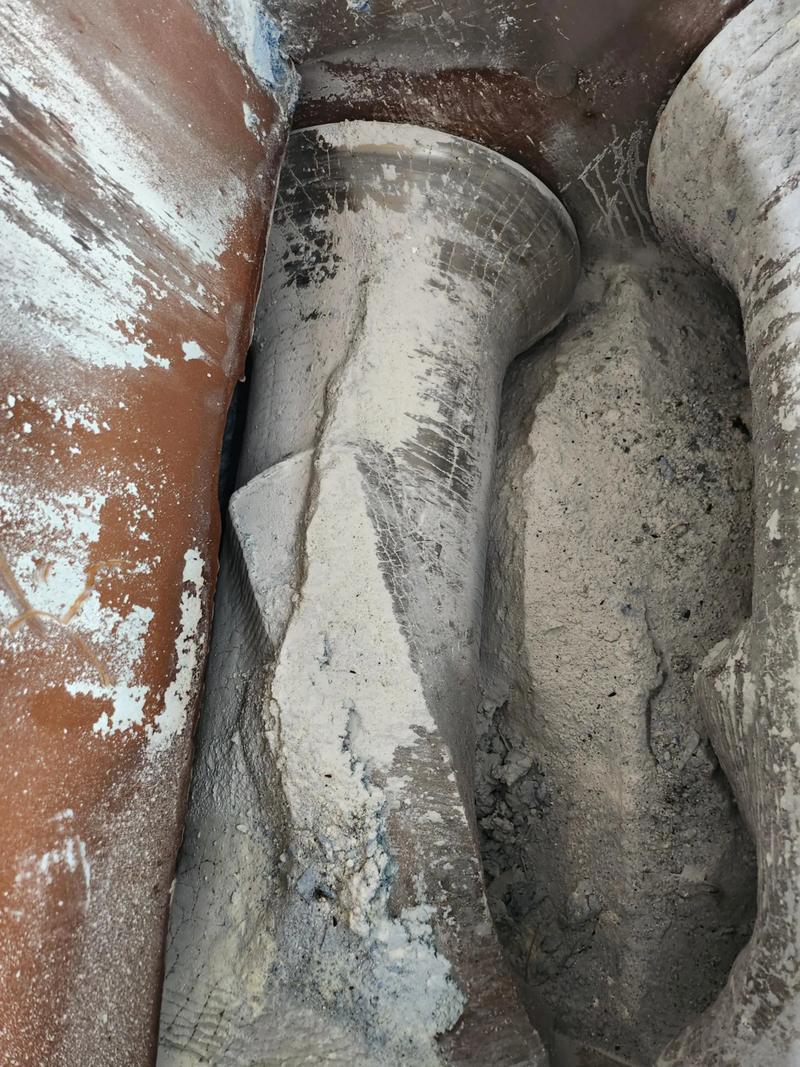 密炼机转子棱峰焊接瑕疵特写