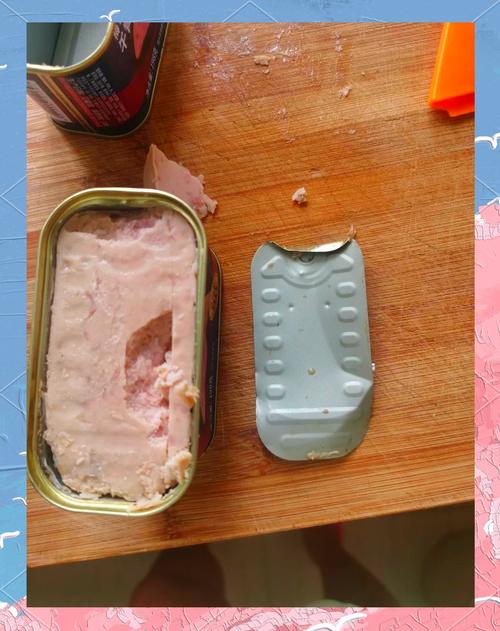 变质发霉的午餐肉罐头