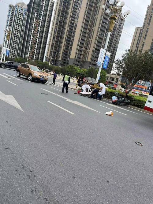 城市路口交通事故处理现场图