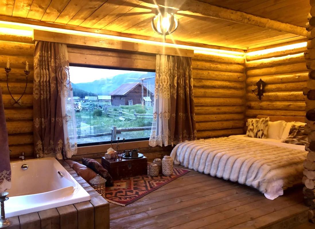 喀纳斯湖畔木屋内部