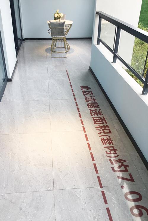 样板间标注赠送面积的标识牌