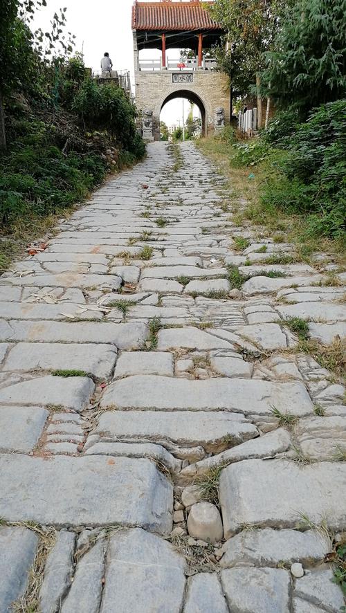 湖北省襄阳市南漳龙王冲村古盐道石板路