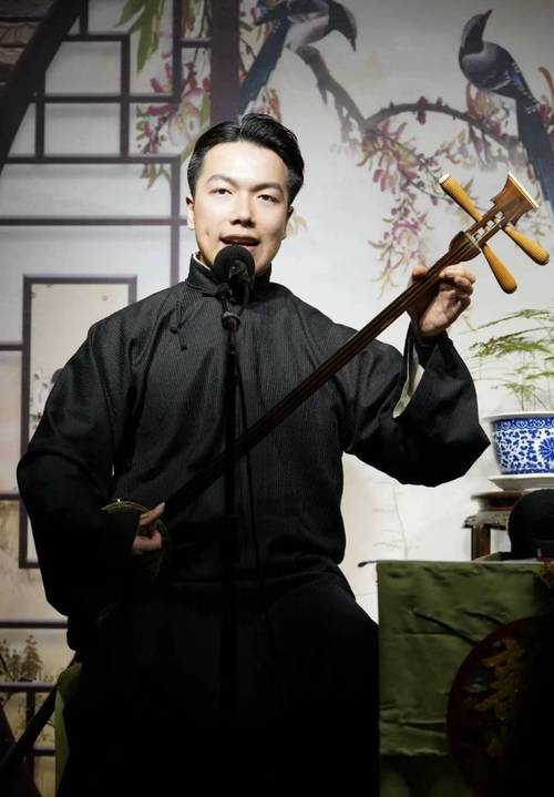 苏州评弹艺人用老丝弦三弦