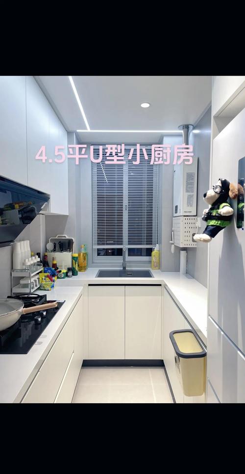 问:小户型厨房怎么设计才不显挤?
