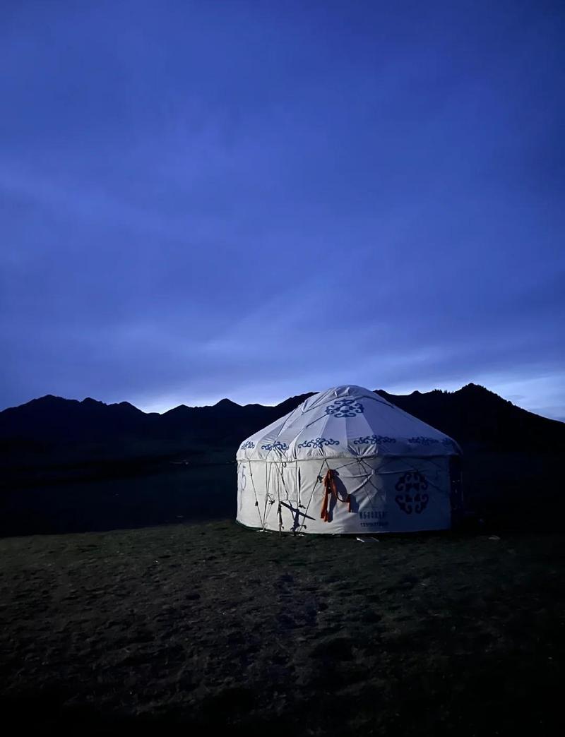 赛里木湖景区房车营地傍晚景观