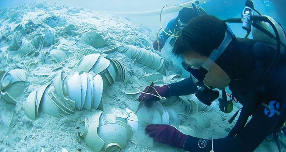 南海一号宋代水下文物出水现场图