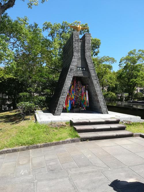 日本广岛和平纪念公园 千纸鹤祈福场景