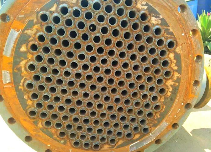 腐蚀穿孔的工业散热器散热管实拍图