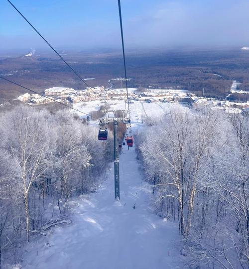长白山万达滑雪度假区雪道冬季雪景