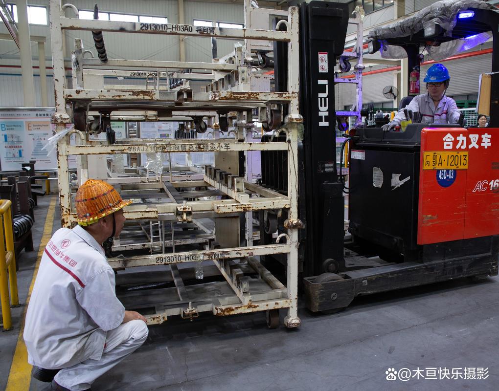工厂车间数控汽车悬架弹簧成型机工位实拍