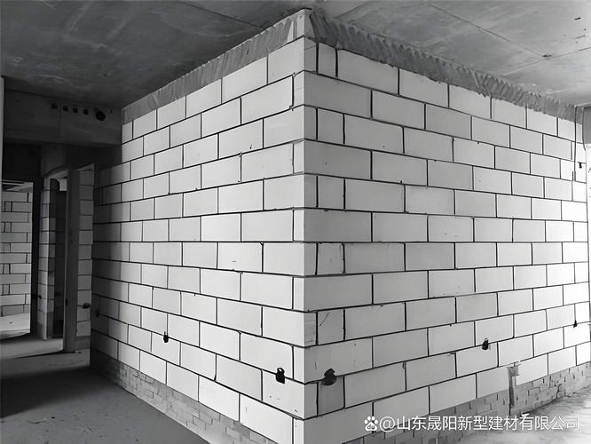 家装施工现场加气块砌墙图