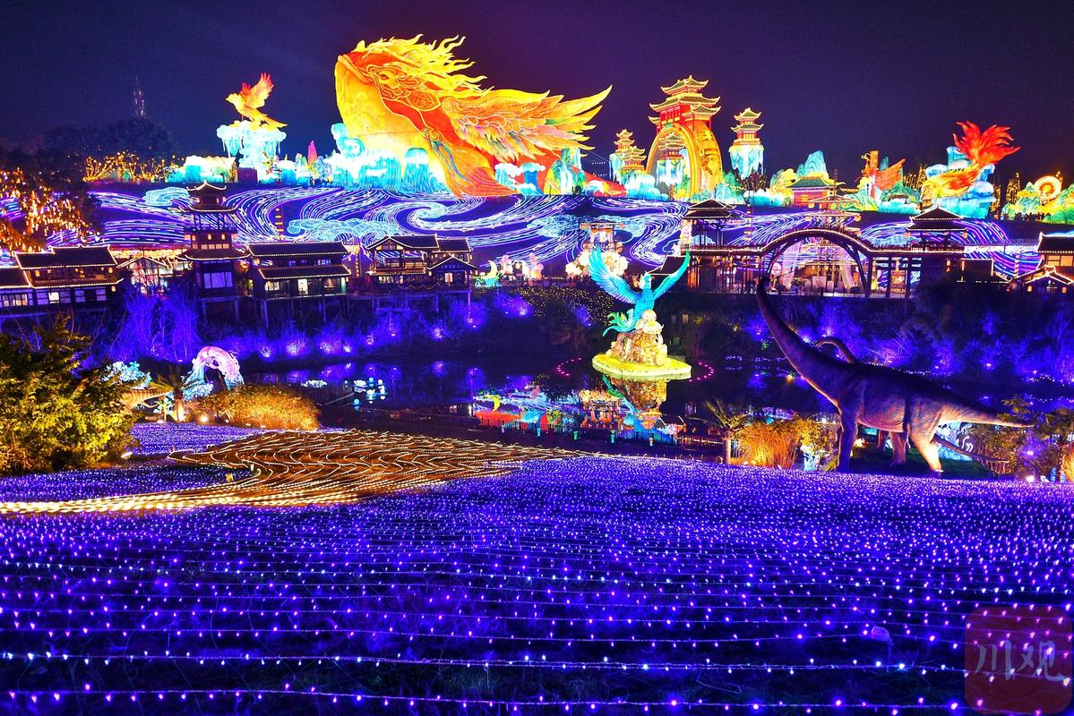 四川自贡灯会夜间大型恐龙灯组环湖全景