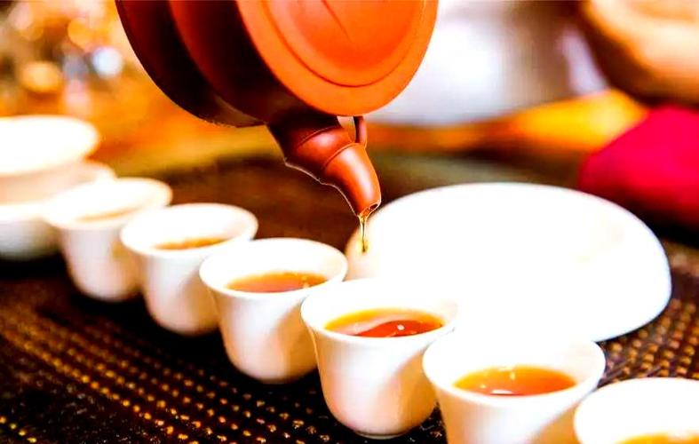 潮州工夫茶艺关公巡城滴茶手法