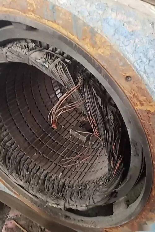 变频器制动电阻过热烧毁实物特写