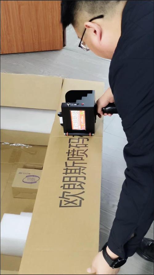 生鲜泡沫箱手持喷码机喷追溯码现场图