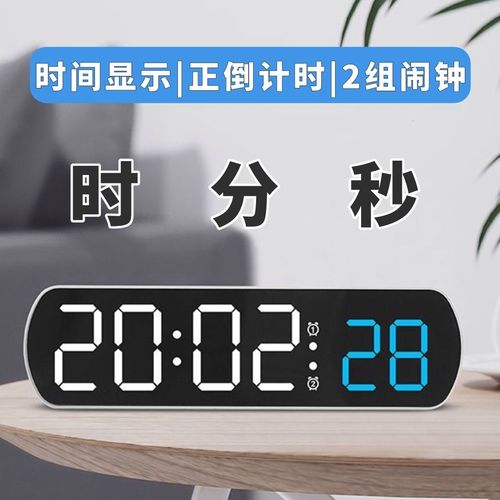 孩子倒置闹钟听秒针声音表情好奇