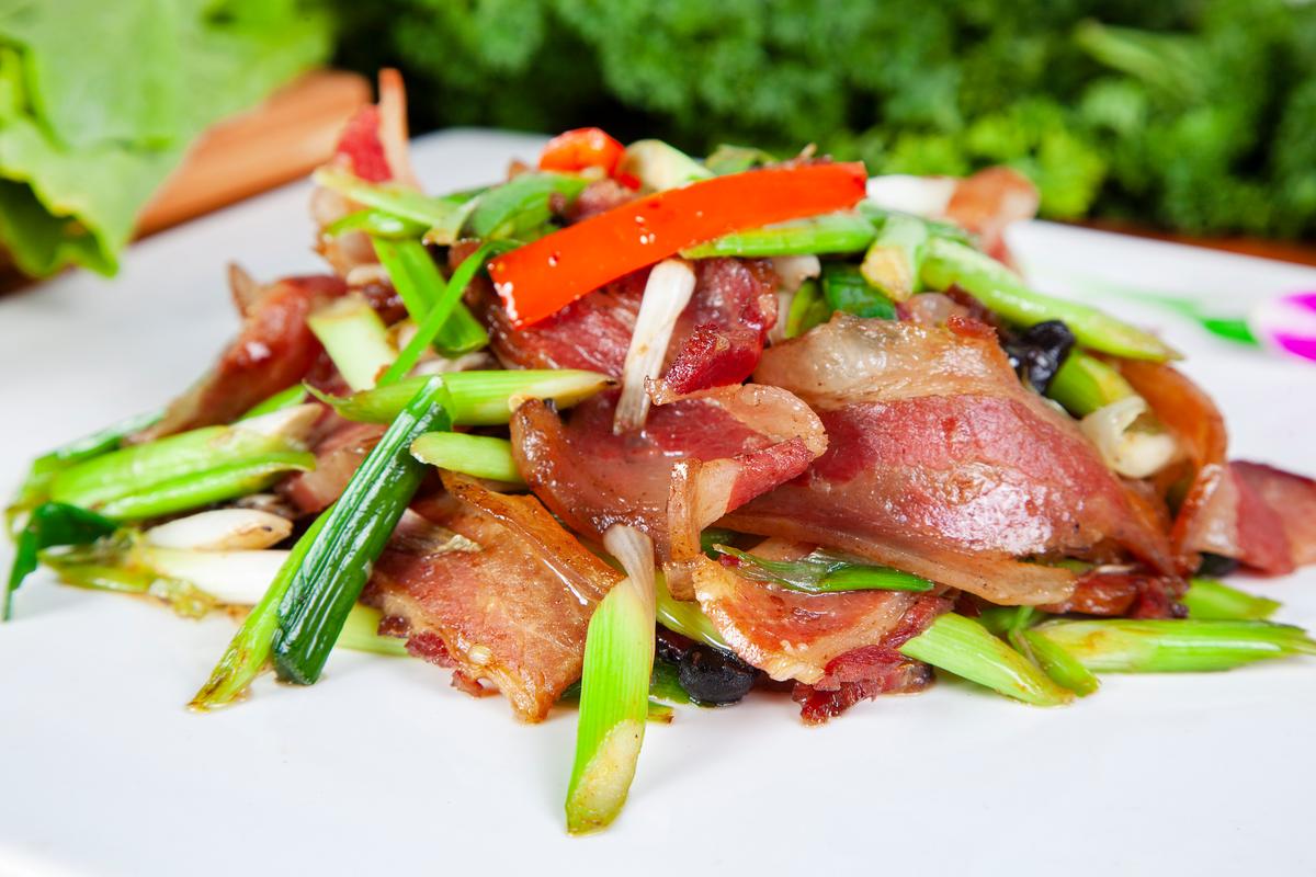 恩施腊肉炒蒜苗