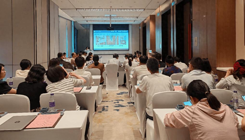 科研团队专利权纠纷协商会议场景