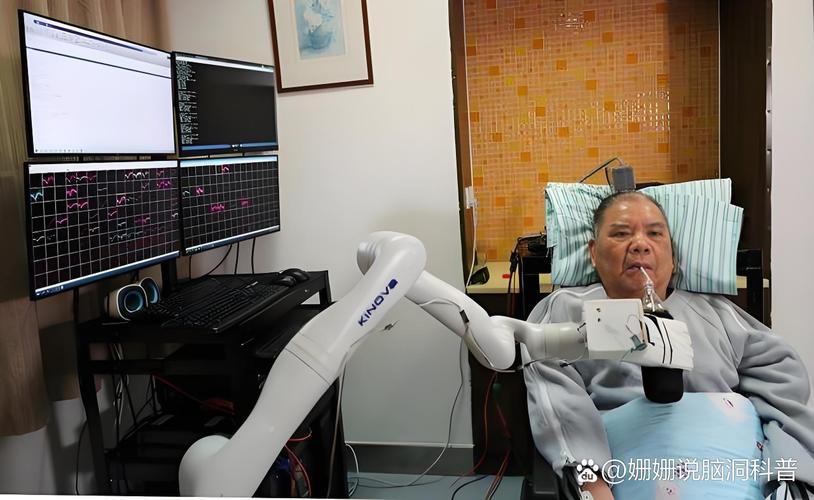 瘫痪患者通过脑机接口控制机械臂喝咖啡