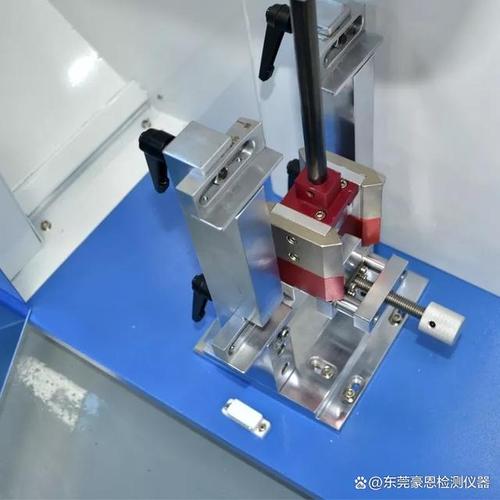 简支梁与悬臂梁冲击试验机对比图