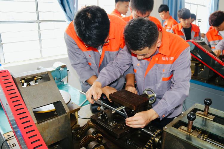 机械设计实训工位间任务交接卡实拍