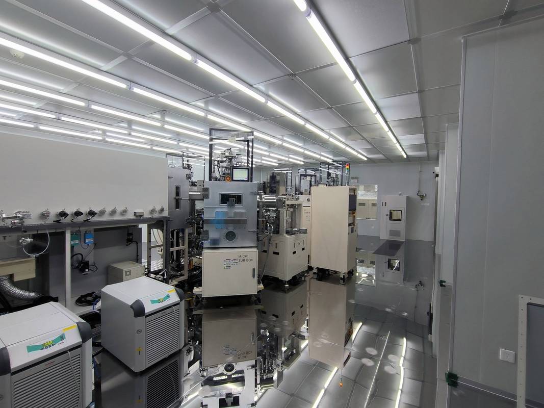 精密机械加工车间洁净室内部实景
