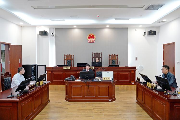 业主物业费纠纷法院庭审现场