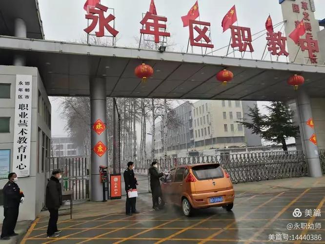 法律走下讲台，进了巷口的修车铺