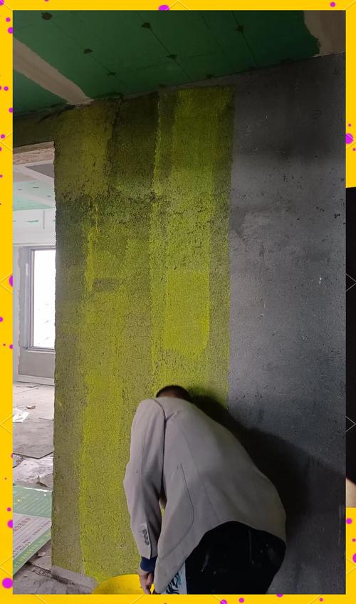 装修工地墙面滚涂墙固施工现场