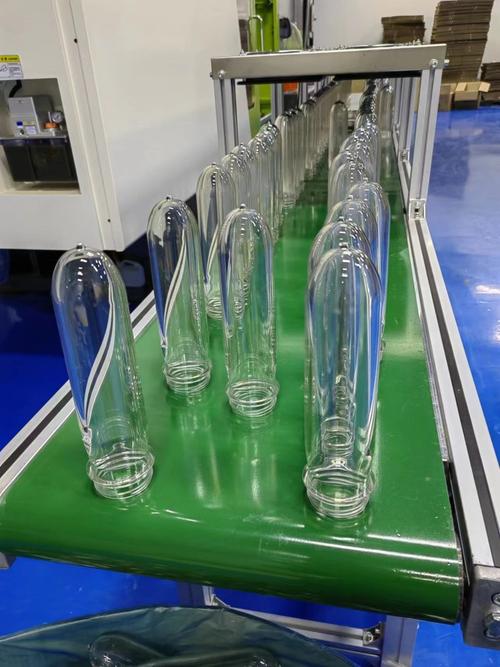 吹塑机加工用的预热塑料瓶坯