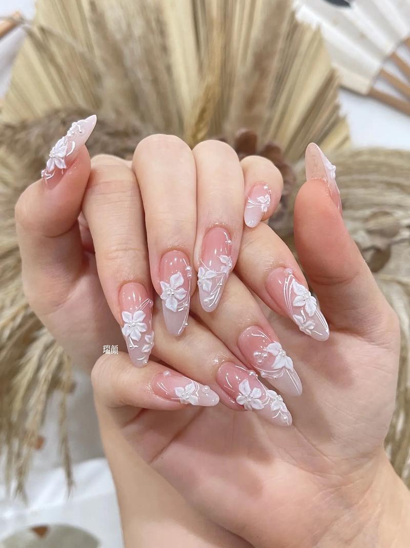 新娘立体美甲勾婚纱示意图