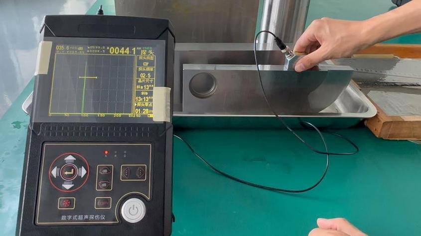 超声波探伤机标准试块校准操作现场