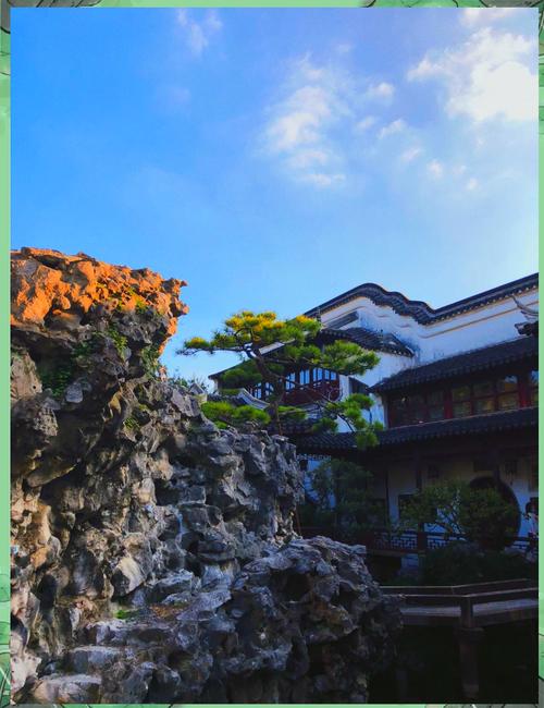 苏州环秀山庄假山缝隙出水口水景