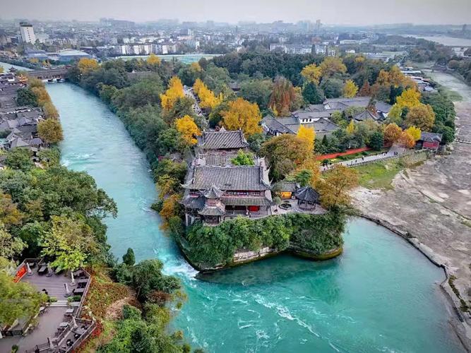 都江堰宝瓶口江水奔流景观