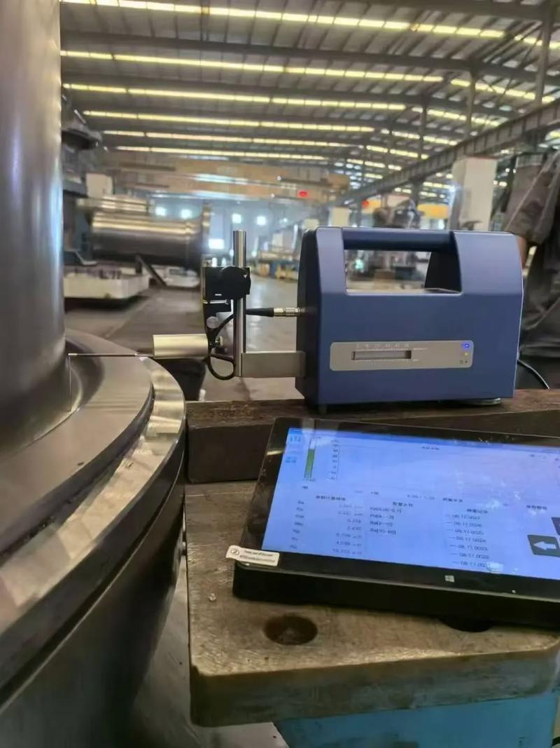 工业轮廓仪测量金属表面粗糙度现场实拍