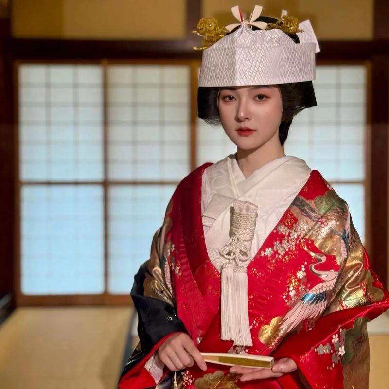 日式婚纱照和服穿着过程着付师