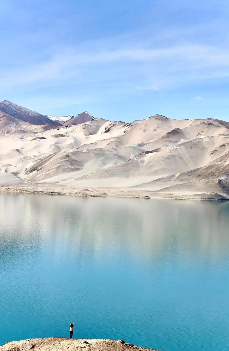 白沙湖雪山倒影
