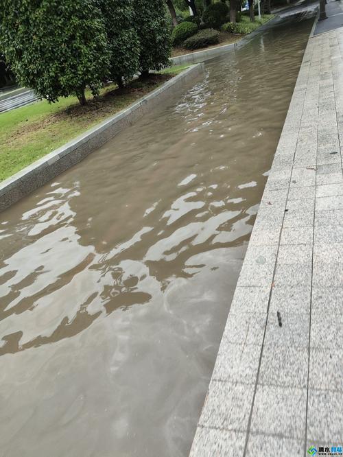 住了两三年总积水,不一定是当初坡没做好