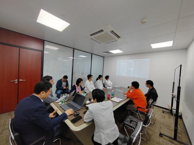 互联网团队跨部门快速对齐小会现场