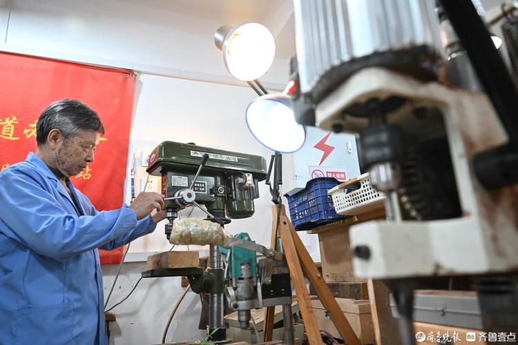 为什么车间主任开始强制员工做志愿者?